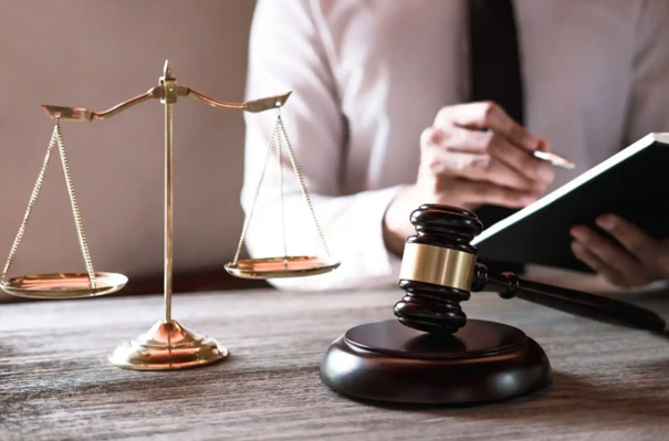 معرفی-بهترین-وکیل-پایه-یک-دادگستری-مرودشت-|-ویژگی-های-یک-وکیل-خوب-+-نکات-مهم-انتخاب-وکیل