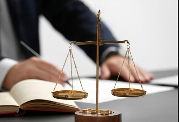 معرفی بهترین وکیل پایه یک دادگستری آبادان | ویژگی های یک وکیل خوب + نکات مهم انتخاب وکیل