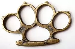 جریمه-نقدی-و-حبس-،-مجازات-حمل-پنجه-بوکس