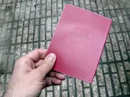 گرو گذاشتن کارت ملی و شناسنامه جرم است گرو-گذاشتن-کارت-ملی-و-شناسنامه-جرم-است